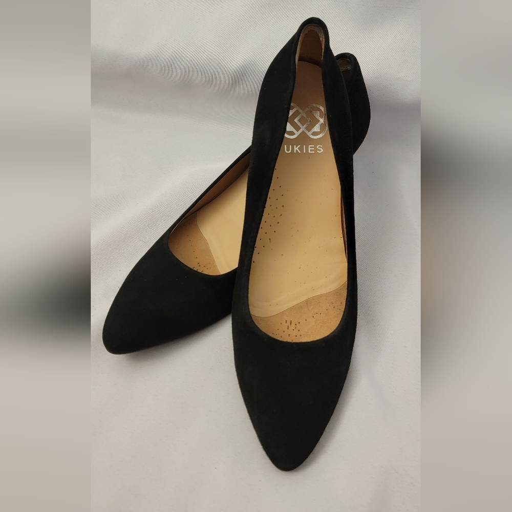 Ukies "Phyllis" Black Suede Pointed Toe Kitten Heel Shoes Size 10